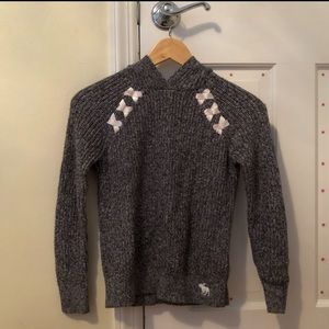 gray Abercrombie Kids Knitted Ribbon Sweater 9/10